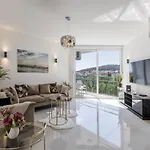 Carmen - Luxury 2-bedroom - Downtown Apartment *