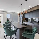 Apartment Carmen - Luxury 2-bedroom - Downtown