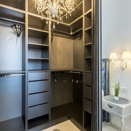 Carmen - Luxury 2-bedroom - Downtown Apartment