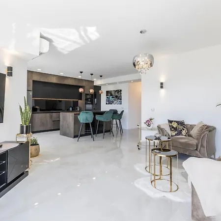 Carmen - Luxury 2-bedroom - Downtown