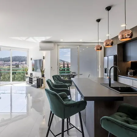 Carmen - Luxury 2-bedroom - Downtown Apartamento