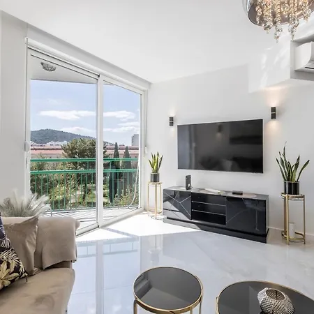 Carmen - Luxury 2-bedroom - Downtown *