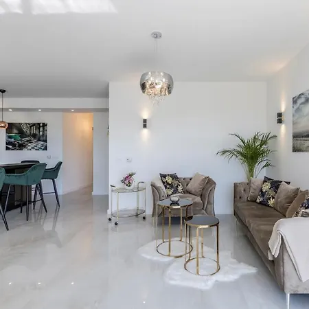Carmen - Luxury 2-bedroom - Downtown