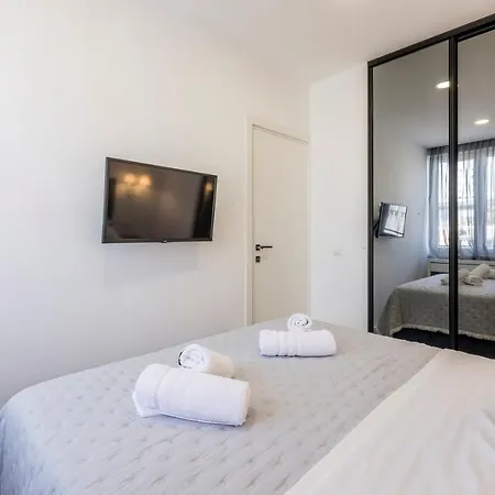Carmen - Luxury 2-bedroom - Downtown * Split